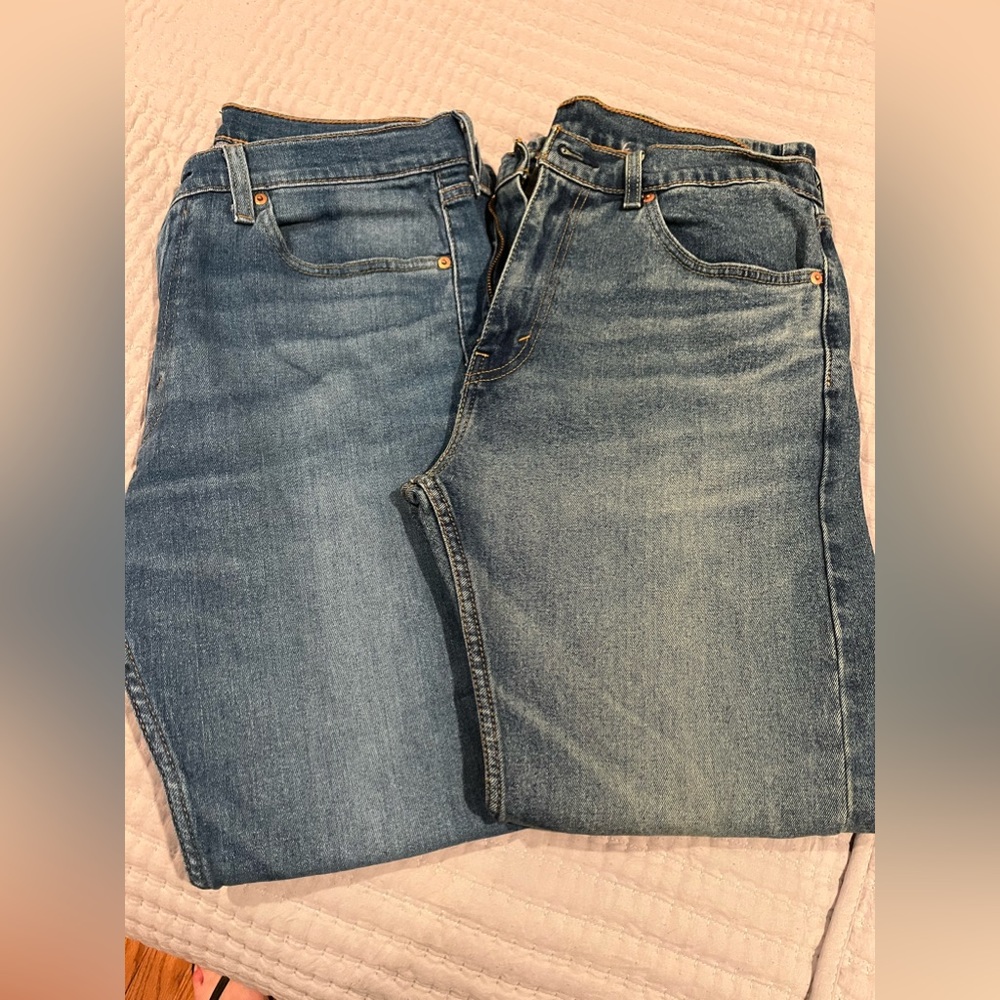 2 pairs of Men’s Levi’s straight leg jeans